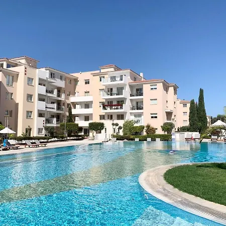 Elysia Park 13 - Cozy With 2 Bedrooms - Pool, Gym, Center Paphos