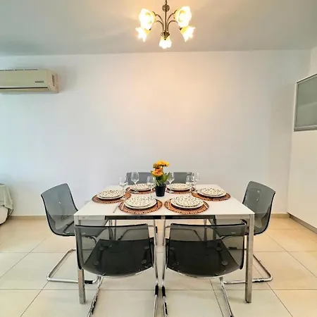Elysia Park 13 - Cozy With 2 Bedrooms - Pool, Gym, Center