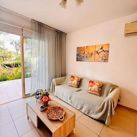 Villa Elysia Park 13 - Cozy With 2 Bedrooms - Pool, Gym, Center *