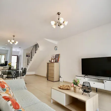Elysia Park 13 - Cozy With 2 Bedrooms - Pool, Gym, Center *