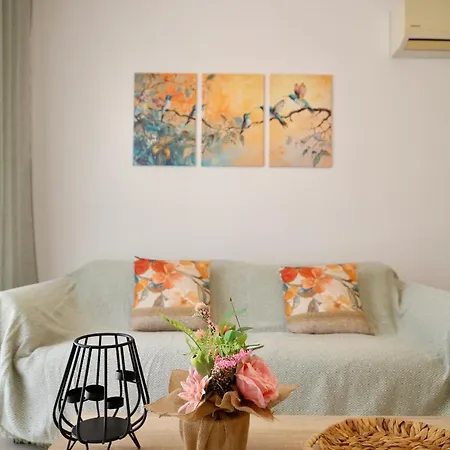 Elysia Park 13 - Cozy With 2 Bedrooms - Pool, Gym, Center * Paphos