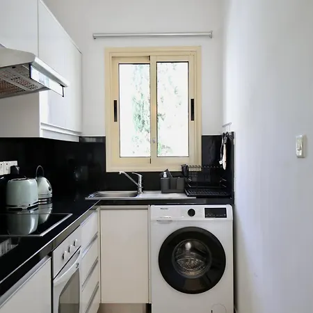 Elysia Park 13 - Cozy With 2 Bedrooms - Pool, Gym, Center * Paphos